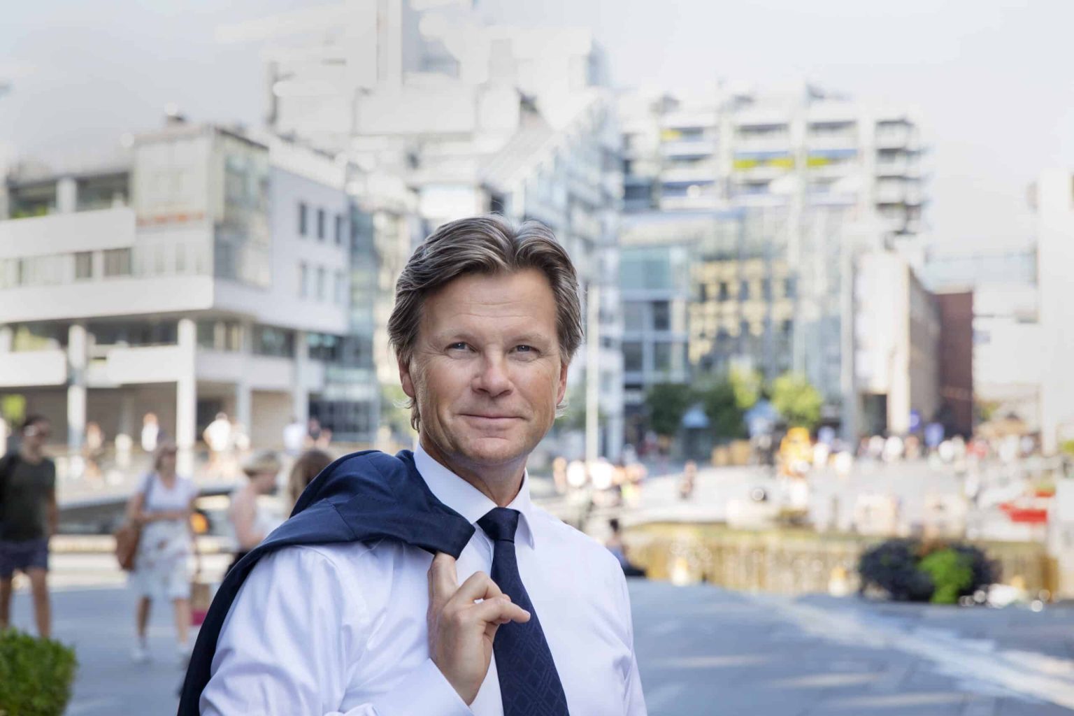 chris gabehart ansatt som engasjert advokat etter søksmål, med fokus på å tilby profesjonell juridisk rådgivning og støtte gjennom rettsprosessen.