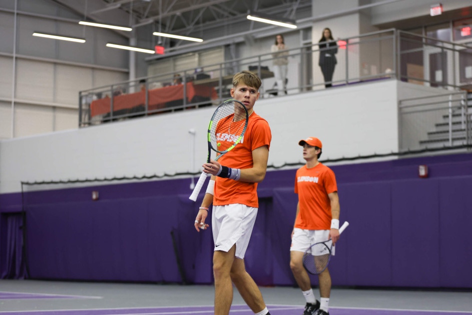 se kampen mellom nr. 8 herretennis og nr. 28 clemson og uncw live. følg spennende tenniskamper og oppdateringer.