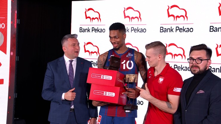 phil fayne vinner pekao s.a. slam dunk-konkurranse med imponerende ferdigheter og stil.