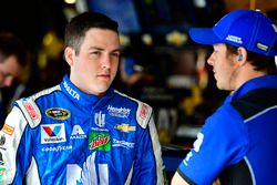 alex bowman dropper nascar phoenix-løpet, noe som påvirker konkurransen og lagets strategi betydelig.