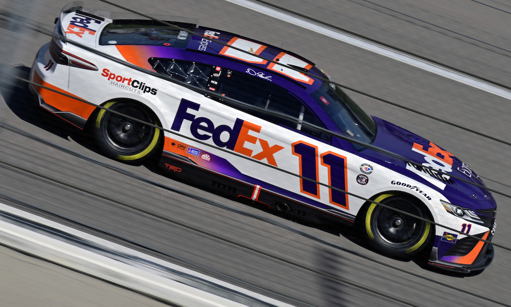 informasjon om besøksforbud i forbindelse med søksmål mot joe gibbs racing, inkludert juridiske detaljer og konsekvenser.