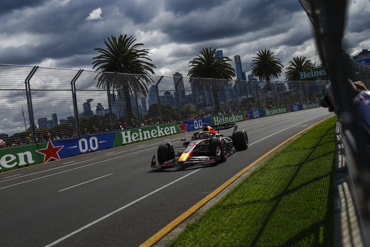 f1 australske gp: lørdagens kvalifisering og værforhold - få siste nytt om tider, førere og værmelding for helgens spennende formel 1-løp i australia.