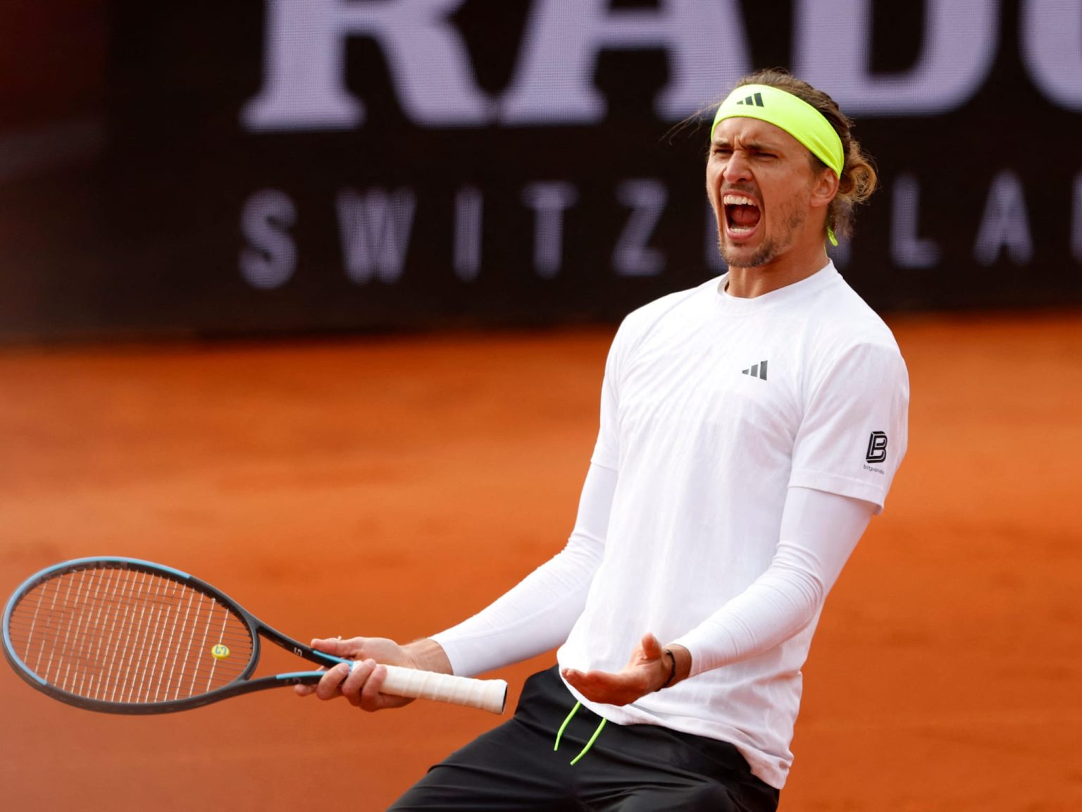 tennisstjerne utestengt i nesten fire år på grunn av brudd på dopingreglene. les mer om saken og konsekvensene for karrieren.